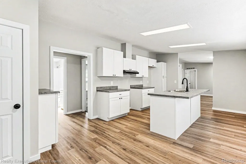 45822 Bonaventure Drive Macomb Township MI 48044