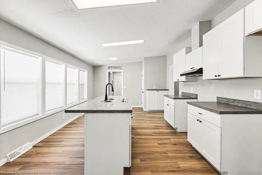 45822 Bonaventure Drive Macomb Township MI 48044