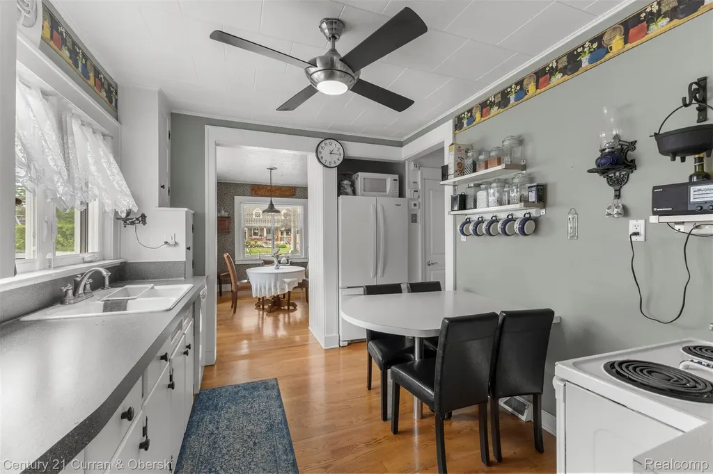 22529 Cherry Hill Street Dearborn City MI 48124