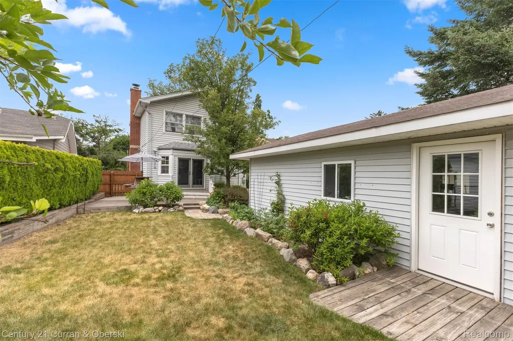 22529 Cherry Hill Street Dearborn City MI 48124
