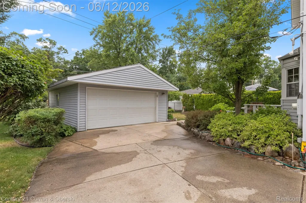 22529 Cherry Hill Street Dearborn City MI 48124