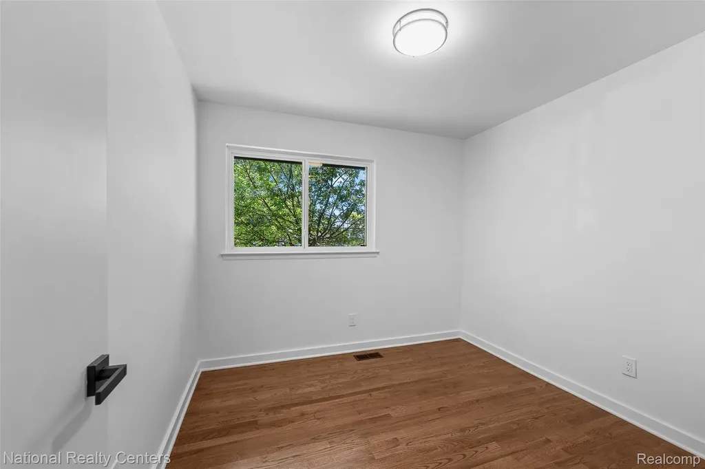 27736 Osmun Street Madison Heights City MI 48071