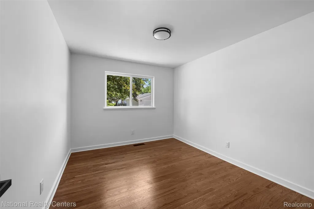 27736 Osmun Street Madison Heights City MI 48071