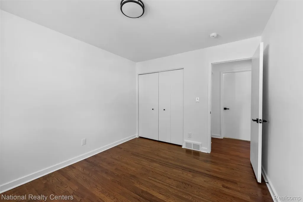 27736 Osmun Street Madison Heights City MI 48071