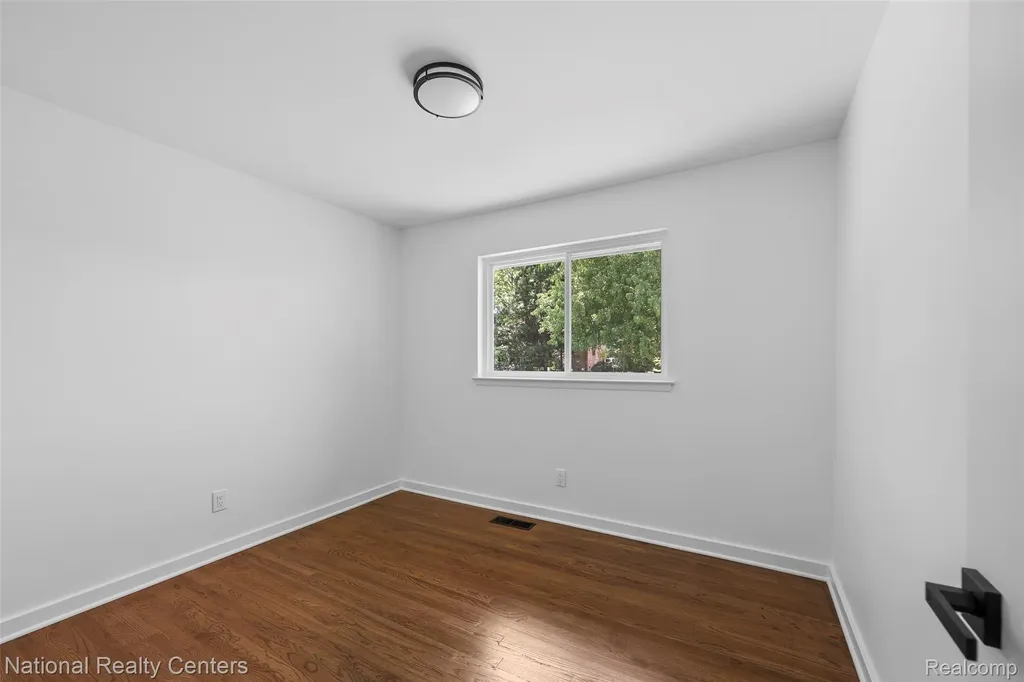 27736 Osmun Street Madison Heights City MI 48071