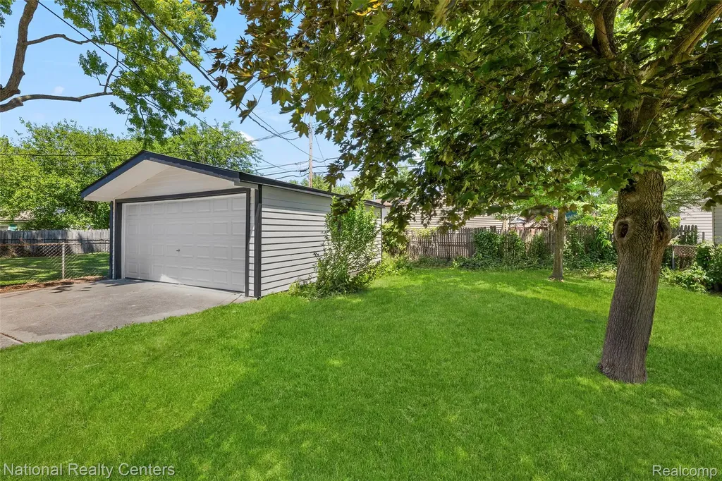 27736 Osmun Street Madison Heights City MI 48071
