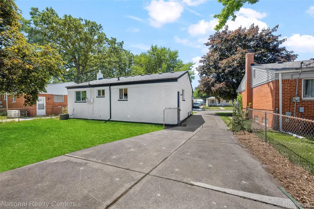 27736 Osmun Street Madison Heights City MI 48071