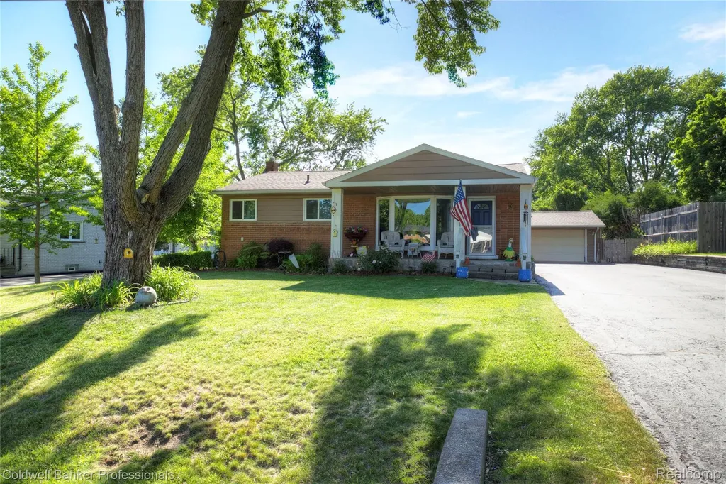 373 Tilmor Drive Waterford Charter Township MI 48328