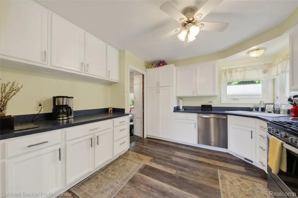 373 Tilmor Drive Waterford Charter Township MI 48328