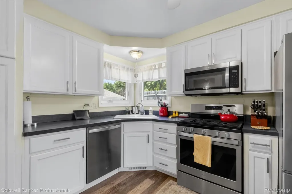 373 Tilmor Drive Waterford Charter Township MI 48328