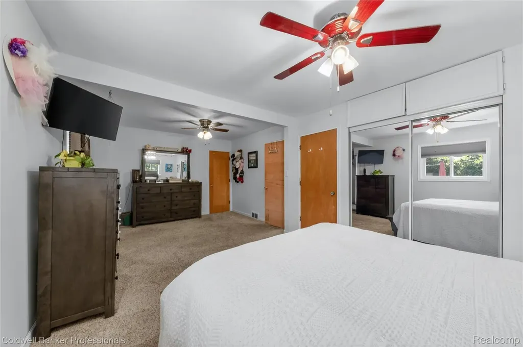 373 Tilmor Drive Waterford Charter Township MI 48328