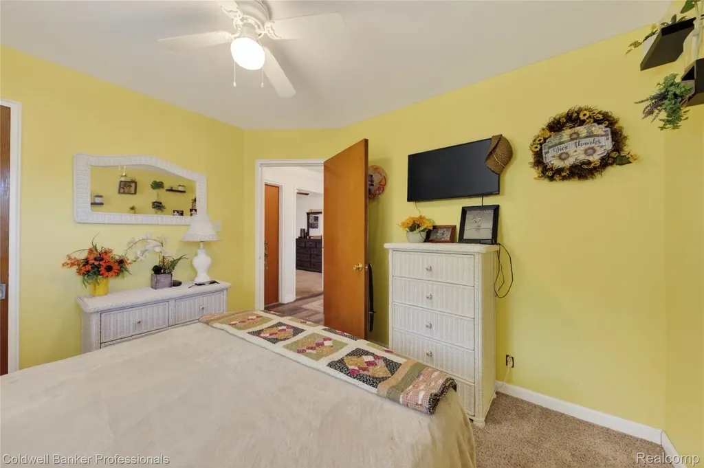 373 Tilmor Drive Waterford Charter Township MI 48328