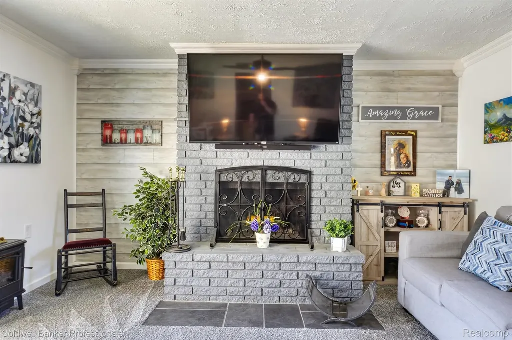 373 Tilmor Drive Waterford Charter Township MI 48328