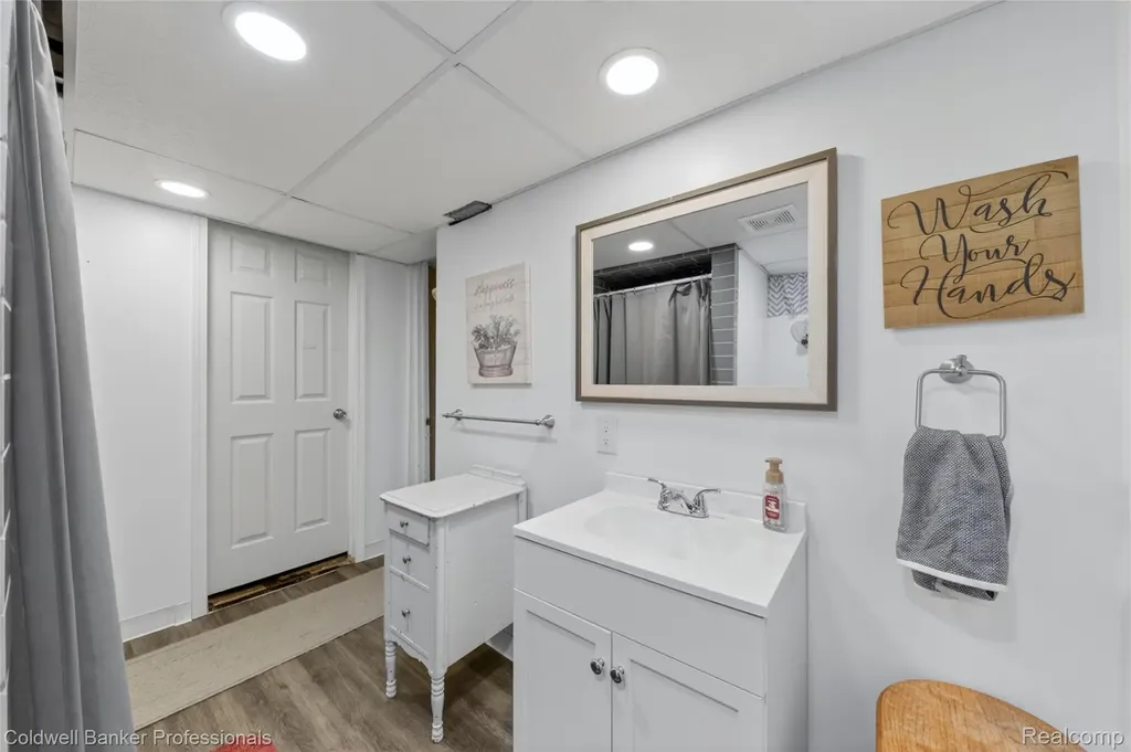 373 Tilmor Drive Waterford Charter Township MI 48328
