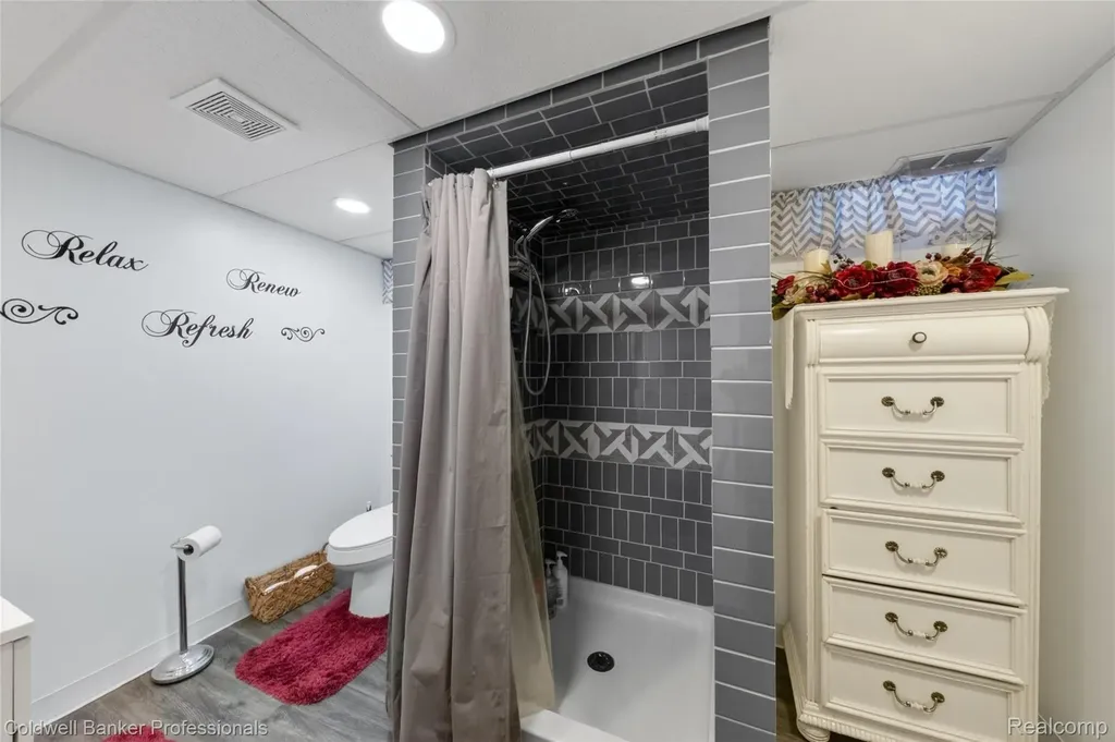 373 Tilmor Drive Waterford Charter Township MI 48328