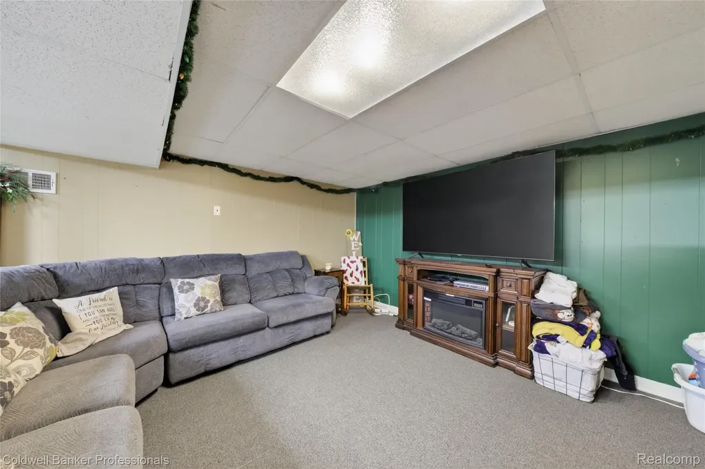 373 Tilmor Drive Waterford Charter Township MI 48328