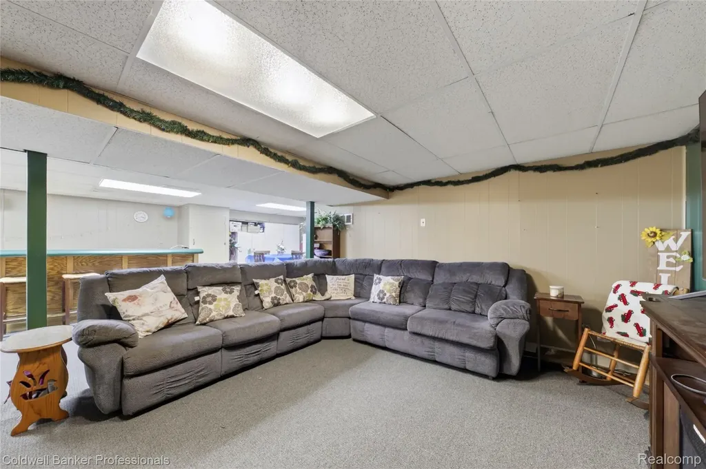 373 Tilmor Drive Waterford Charter Township MI 48328