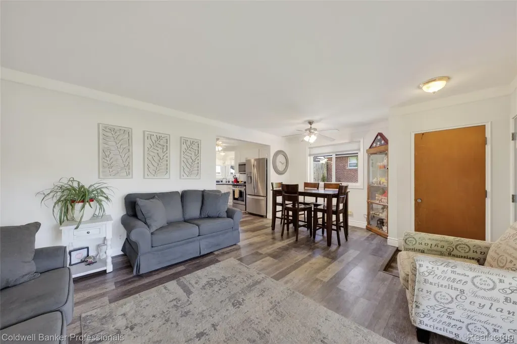 373 Tilmor Drive Waterford Charter Township MI 48328