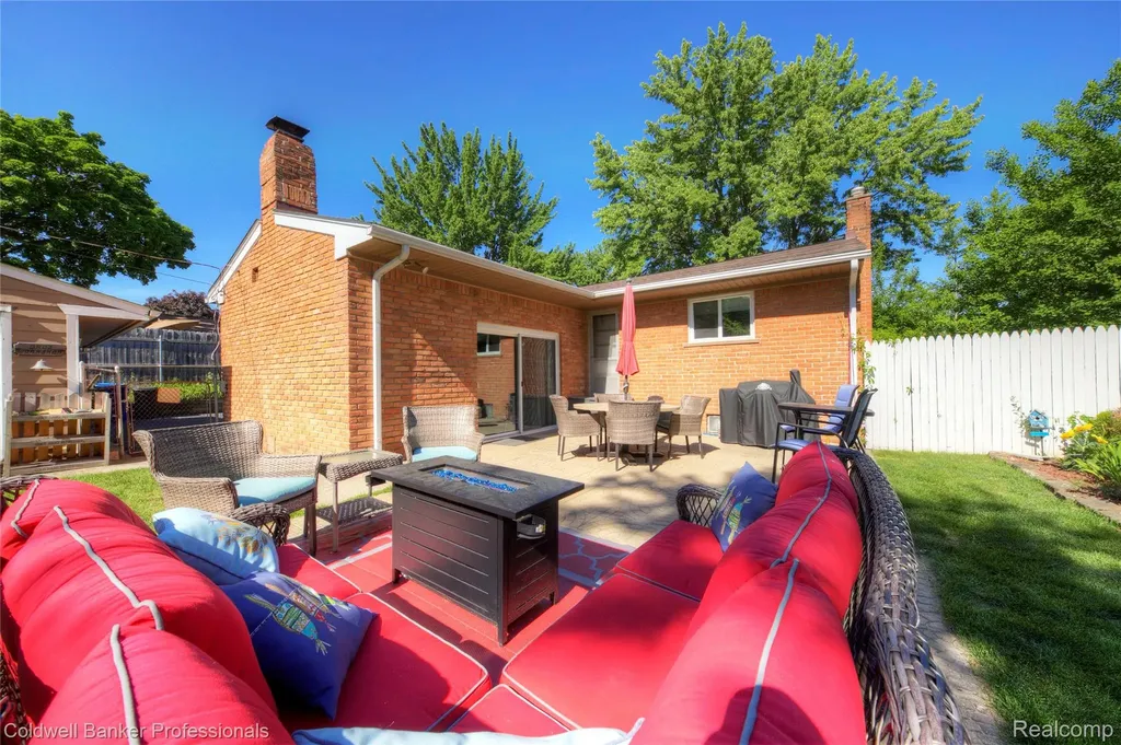 373 Tilmor Drive Waterford Charter Township MI 48328