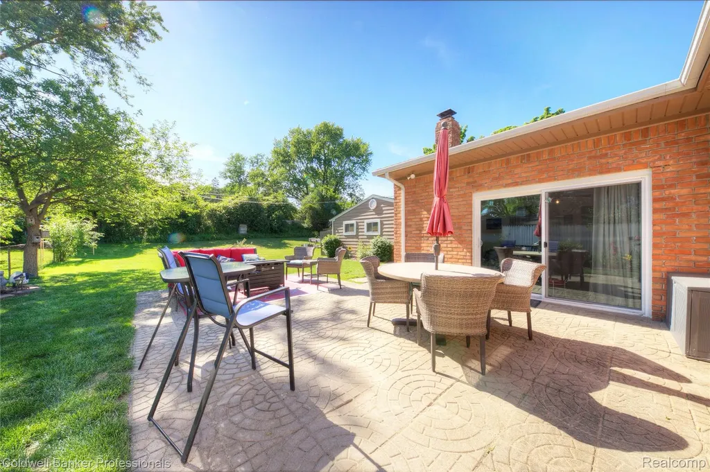 373 Tilmor Drive Waterford Charter Township MI 48328