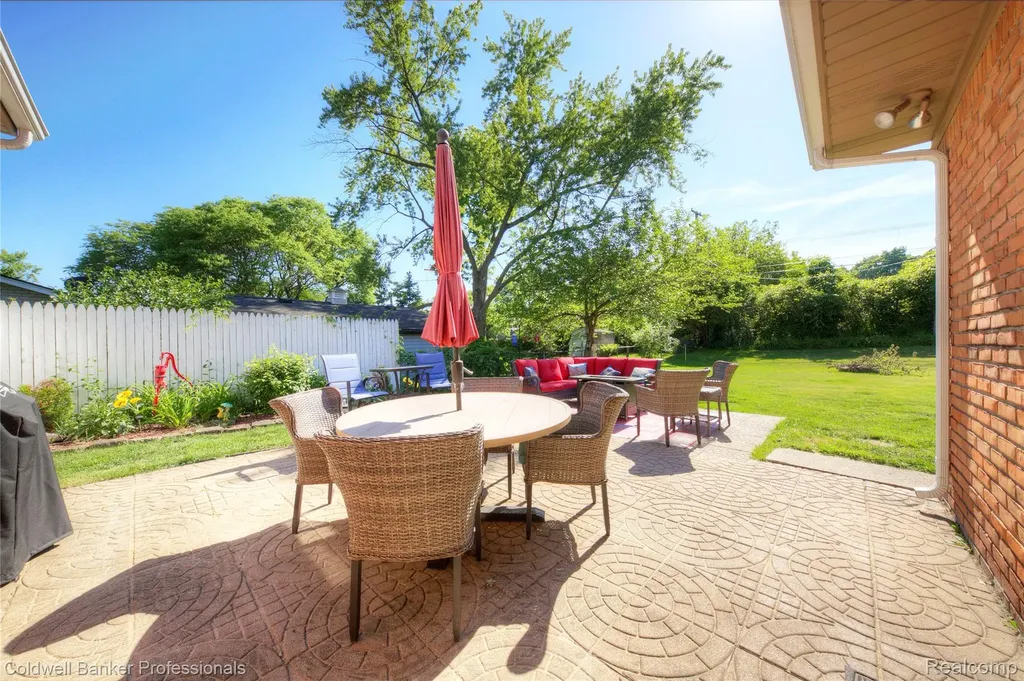 373 Tilmor Drive Waterford Charter Township MI 48328