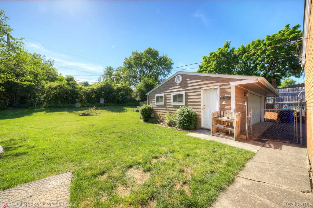 373 Tilmor Drive Waterford Charter Township MI 48328