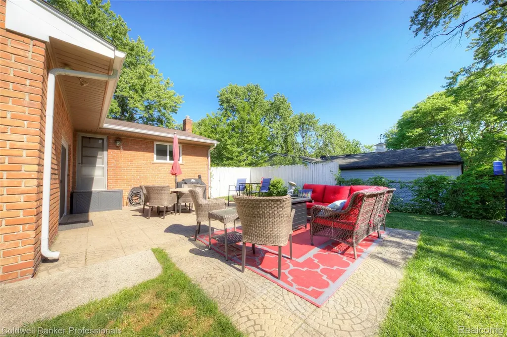 373 Tilmor Drive Waterford Charter Township MI 48328