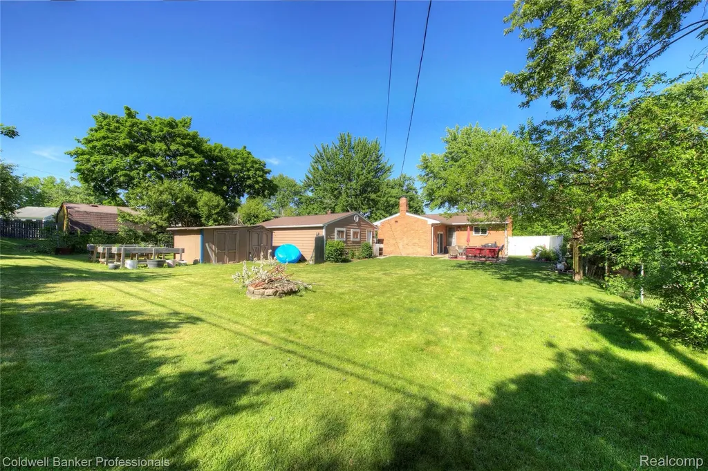 373 Tilmor Drive Waterford Charter Township MI 48328