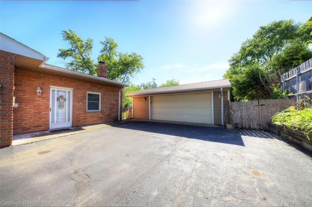 373 Tilmor Drive Waterford Charter Township MI 48328