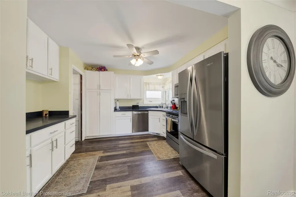 373 Tilmor Drive Waterford Charter Township MI 48328
