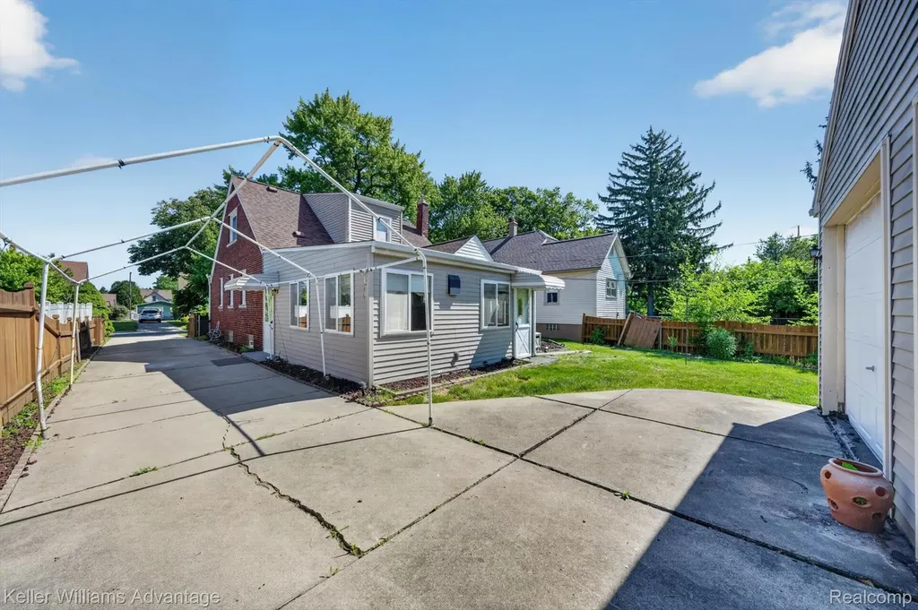 1135 Chestnut Street Wyandotte City MI 48192
