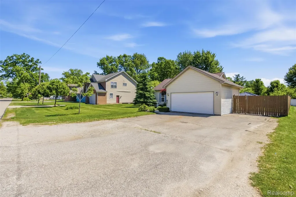 11293 Delano Street Romulus City MI 48174