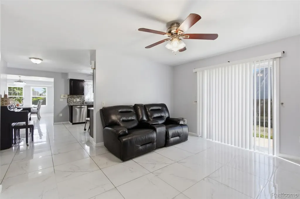 11293 Delano Street Romulus City MI 48174