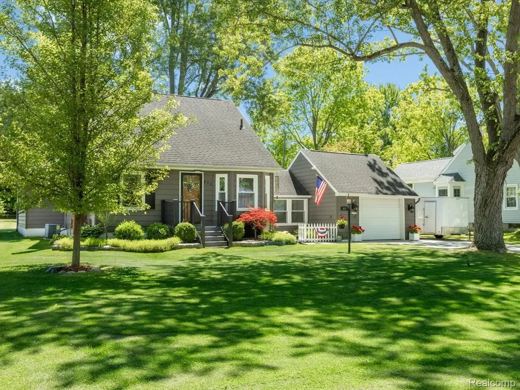 832 N 9th Street St. Clair City MI 48079