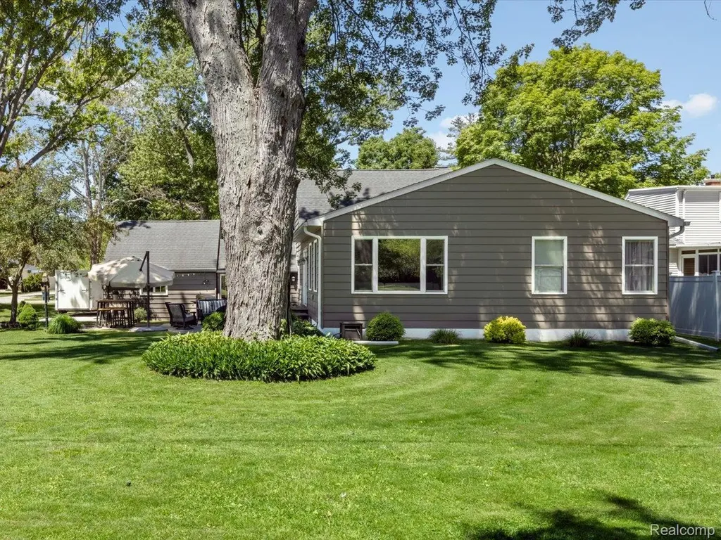 832 N 9th Street St. Clair City MI 48079