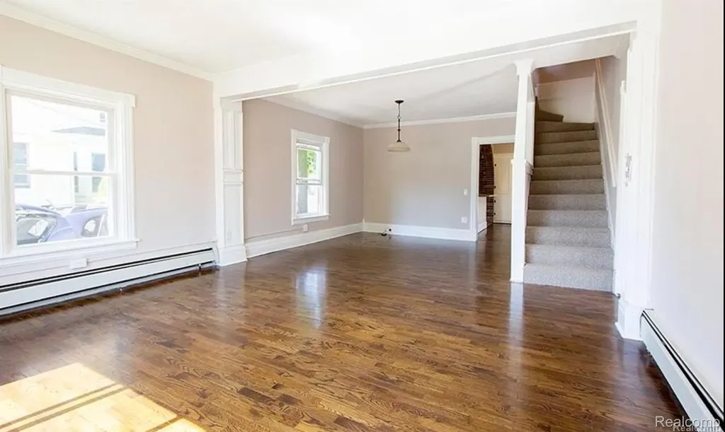 33614 Grand River Avenue Farmington City MI 48335