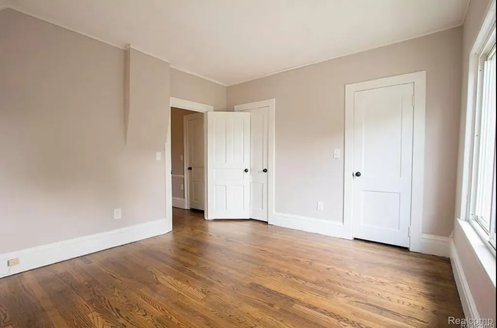 33614 Grand River Avenue Farmington City MI 48335