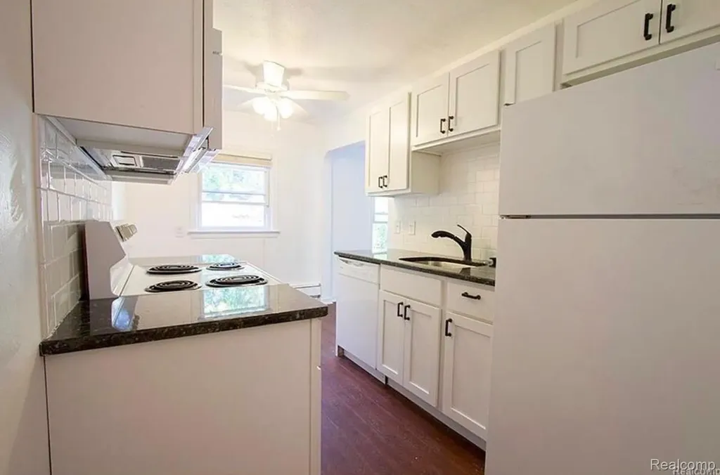 33614 Grand River Avenue Farmington City MI 48335