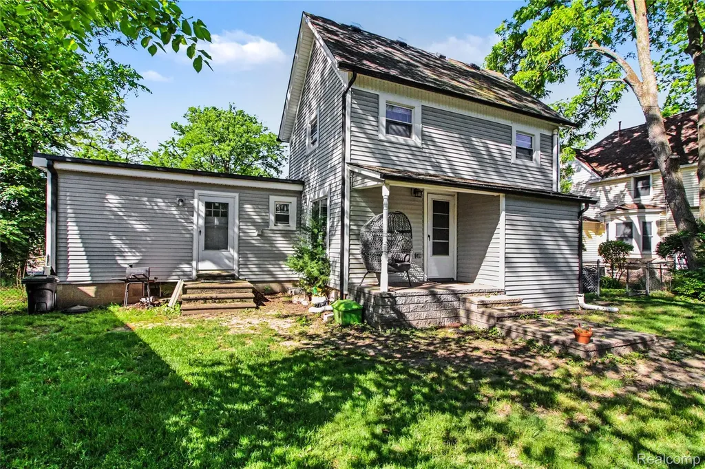 33614 Grand River Avenue Farmington City MI 48335