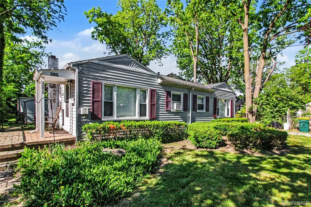 33614 Grand River Avenue Farmington City MI 48335