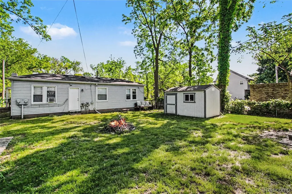 33614 Grand River Avenue Farmington City MI 48335