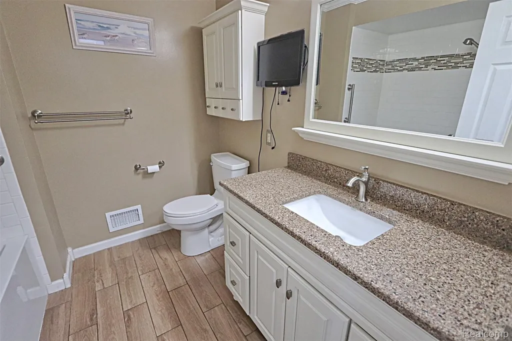 38924 Dover Street Livonia City MI 48150