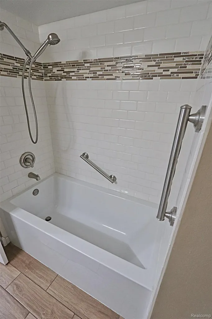 38924 Dover Street Livonia City MI 48150
