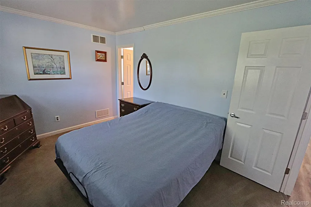 38924 Dover Street Livonia City MI 48150