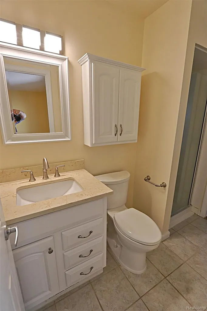38924 Dover Street Livonia City MI 48150
