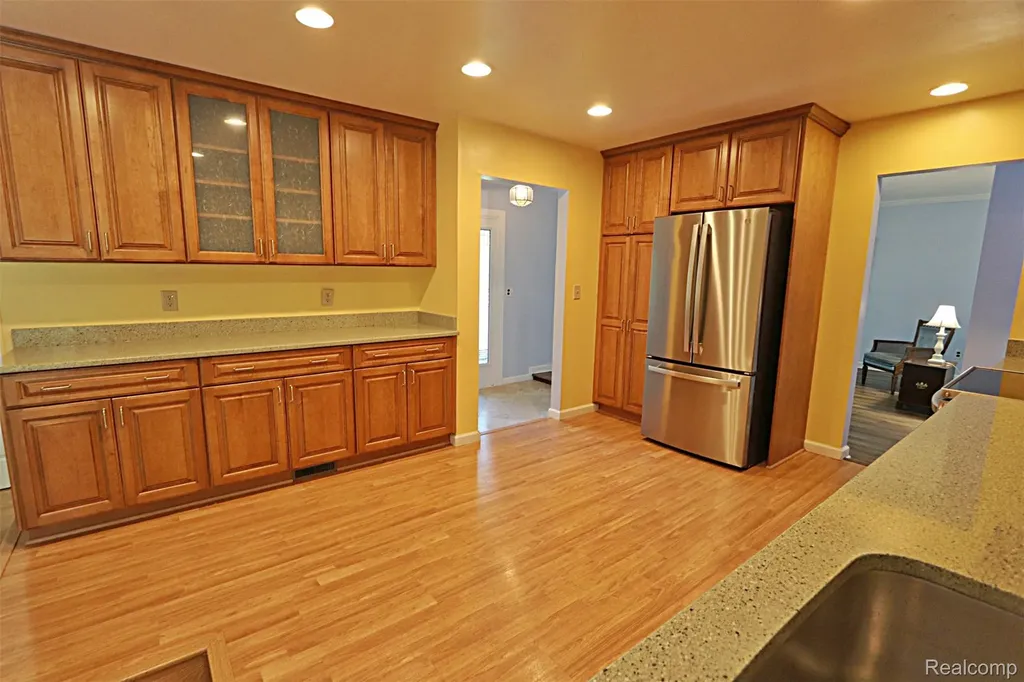 38924 Dover Street Livonia City MI 48150