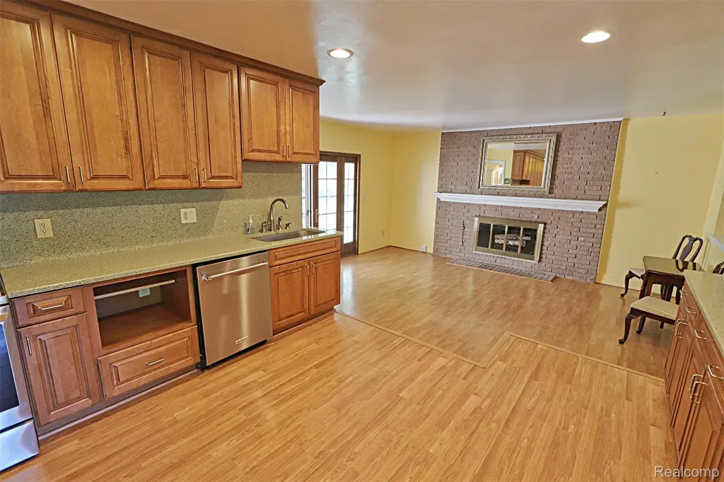 38924 Dover Street Livonia City MI 48150