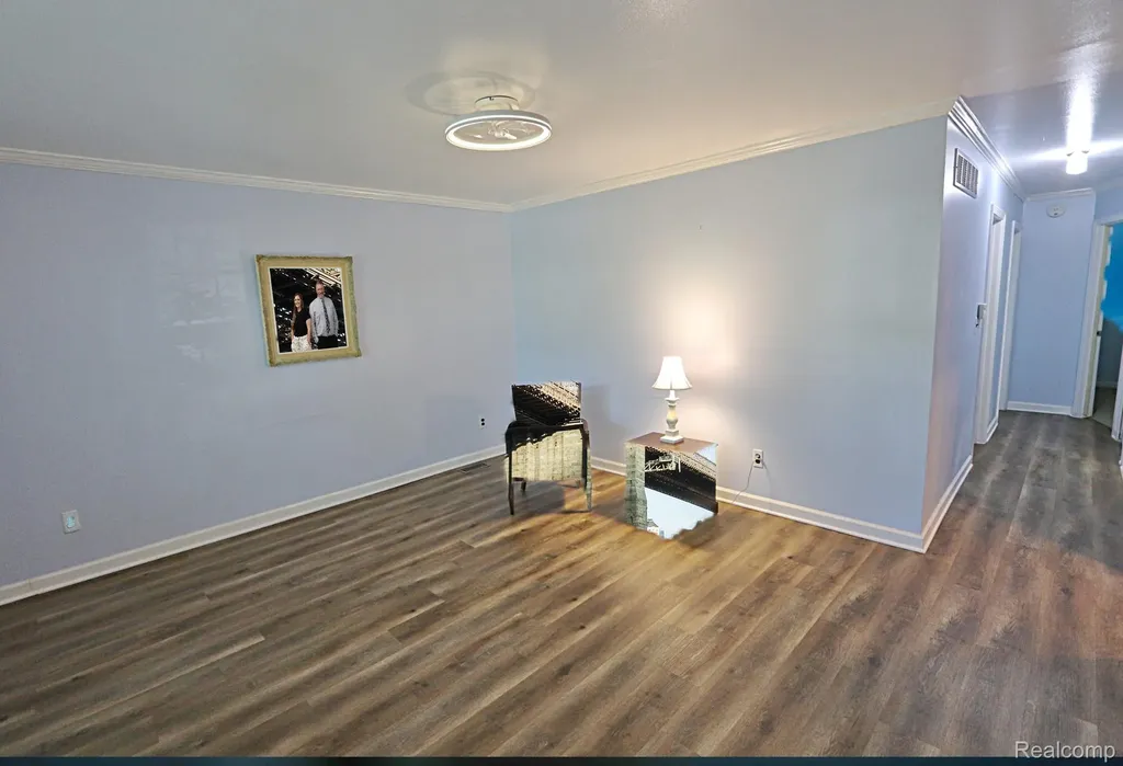38924 Dover Street Livonia City MI 48150