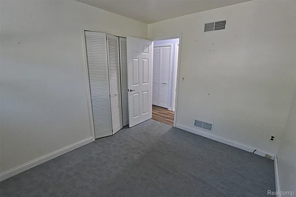 38924 Dover Street Livonia City MI 48150