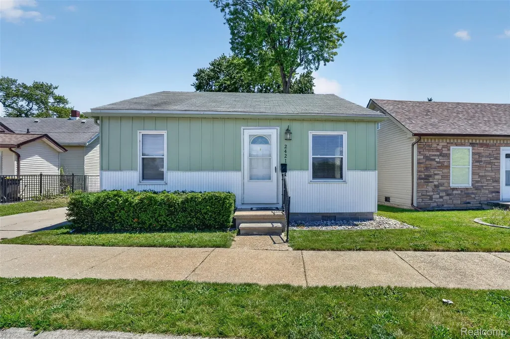 2421 5th Street Trenton City MI 48183